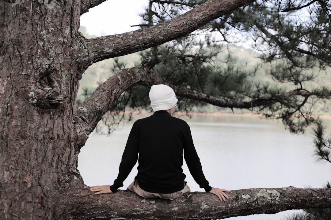 Persona practicando respiración consciente